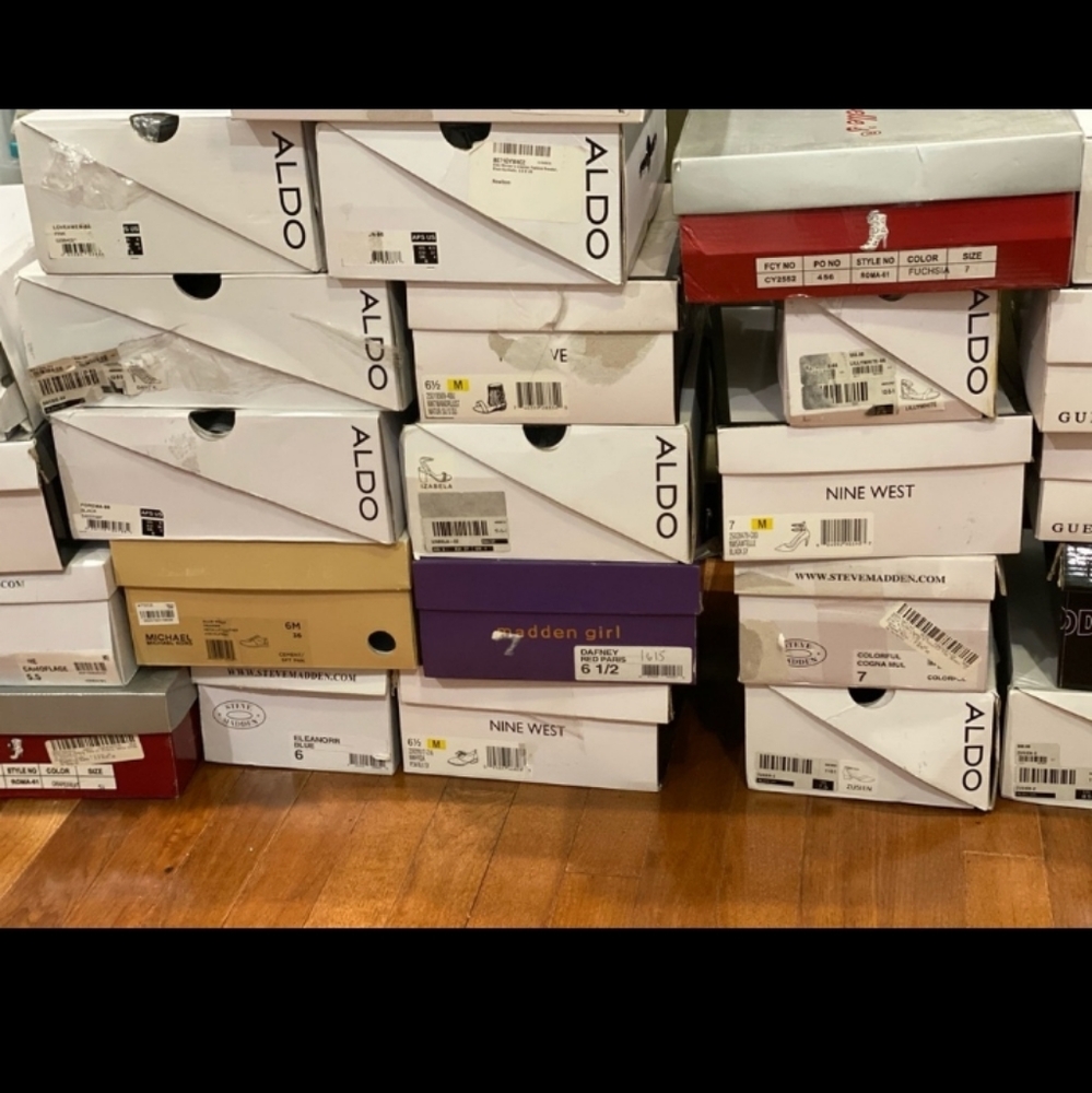Aldo womens nwt rose gold sneakers